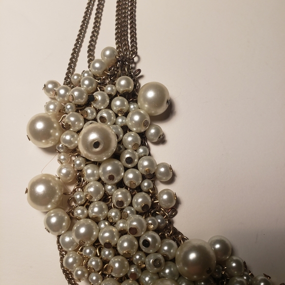 Vintage White Pearl and Silvertone Chains Bib Necklace - Picture 7 of 10